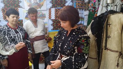 На Тернопільщині провели фестиваль "Борщівська вишиванка"