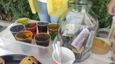Солодощі, виготовлені дітьми і їхніми батьками Солодощі, виготовлені дітьми і їхніми батьками
