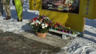 Покладання квітів з нагоди вшанування загиблих учасників Революції Гідності Покладання квітів з нагоди вшанування загиблих учасників Революції Гідності