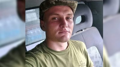 На Чернігівщині в останню путь провели п'ятьох військових, які загинули на Харківщині, Донеччині та Запоріжжі На Чернігівщині в останню путь провели п'ятьох військових, які загинули на Харківщині, Донеччині та Запоріжжі