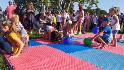 Заповзятки: у Черкасах відбулися перегони у підгузках Заповзятки: у Черкасах відбулися перегони у підгузках