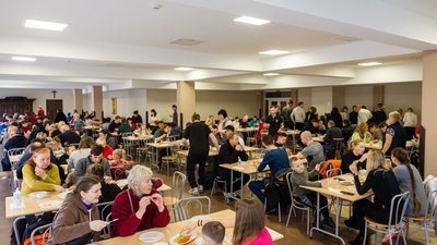 У храмах Львова знайшли прихисток майже 60 тисяч людей з інших регіонів України У храмах Львова знайшли прихисток майже 60 тисяч людей з інших регіонів України
