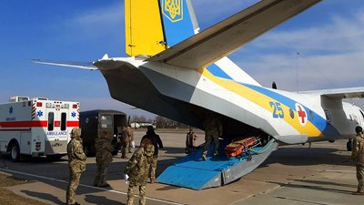 Планова евакуація: з харківського шпиталю транспортували постраждалих військових