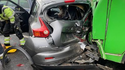 На проспекті Гагаріна у Харкові сталася аварія за участі маршрутного автобуса: є травмовані На проспекті Гагаріна у Харкові сталася аварія за участі маршрутного автобуса: є травмовані
