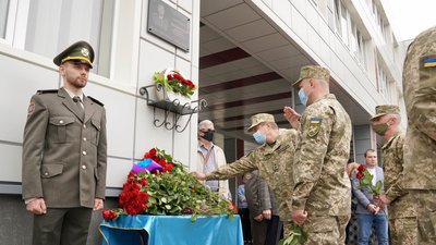 У Харкові встановили меморіальну дошку загиблому в зоні ООС працівнику СБУ У Харкові встановили меморіальну дошку загиблому в зоні ООС працівнику СБУ