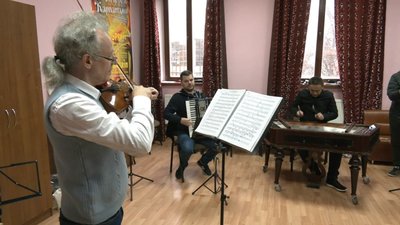 "Червона" зона: як працюють драмтеатр та філармонія у Франківську