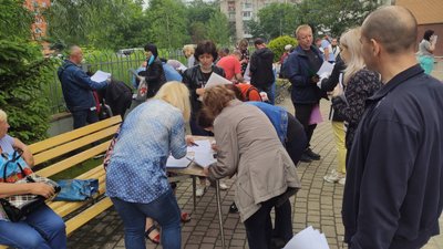 У Тернополі біля центру зайнятості утворилися черги з підприємців У Тернополі біля центру зайнятості утворилися черги з підприємців
