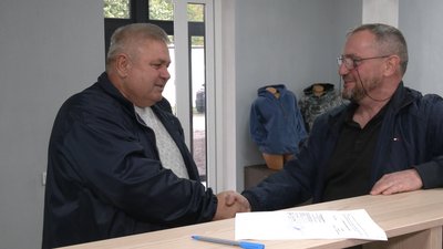 "Ціль забрати людей із-за кордону": в Мені на Чернігівщині відкрили швейне підприємство за грантові 25 тисяч доларів "Ціль забрати людей із-за кордону": в Мені на Чернігівщині відкрили швейне підприємство за грантові 25 тисяч доларів
