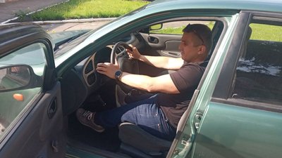 Валерій Безверхий навчається водінню Валерій Безверхий навчається водінню