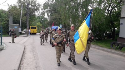"8 разів ходив у військкомат". У Сумах попрощалися з добровольцем Олегом Одненком "8 разів ходив у військкомат". У Сумах попрощалися з добровольцем Олегом Одненком
