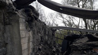 Попри заборону, дорогою їздили вантажівки. Що відомо про обвал мосту на Львівщині Попри заборону, дорогою їздили вантажівки. Що відомо про обвал мосту на Львівщині