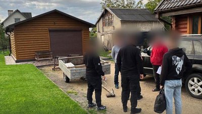 Військові будували будинок своєму командирові однієї з військових частин Рівного
