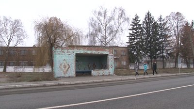 Жителі черкаського мікрорайону "Поляна" просять освітлити зупинку та пустити міський транспорт Жителі черкаського мікрорайону "Поляна" просять освітлити зупинку та пустити міський транспорт