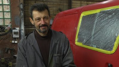 Віктор Третяк з Хмельницького ремонтує автівки для військових Віктор Третяк з Хмельницького ремонтує автівки для військових