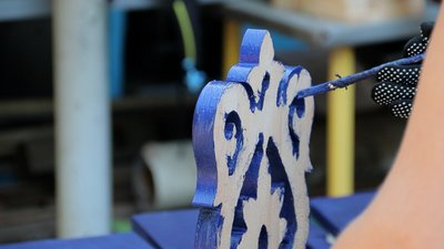 Війна війною, а місто має жити. У Чернігові свою роботу відновив проєкт “Дерев’яне мереживо” Війна війною, а місто має жити. У Чернігові свою роботу відновив проєкт “Дерев’яне мереживо”