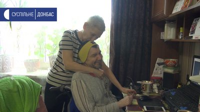 "Без них я не знаю, як би я був": у Бахмуті волонтери передали підопічним Торбинки доброти "Без них я не знаю, як би я був": у Бахмуті волонтери передали підопічним Торбинки доброти
