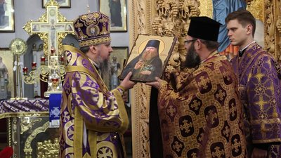 Митрополит Епіфаній провів божественну літургію у Катерининській церкві в Чернігові Митрополит Епіфаній провів божественну літургію у Катерининській церкві в Чернігові