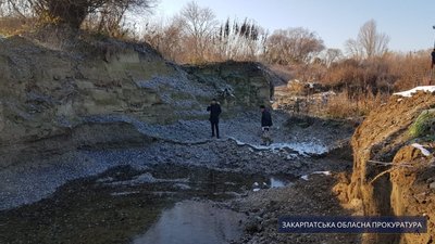 Незаконний видобуток корисних копалин на Ужгородщині: підозрюють директора товариства