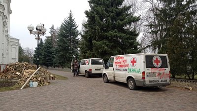 Поляк, вінничанин та полтавець возять гуманітарну допомогу до міст України, де були обстріли Поляк, вінничанин та полтавець возять гуманітарну допомогу до міст України, де були обстріли