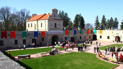 Мінкульт підписав меморандум з приватним медіасервісом щодо створення аудіогідів у музеях