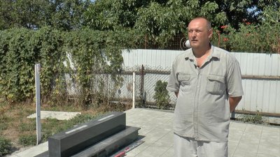 На Полтавщині за гроші благодійників облаштовують стелу захисникам України На Полтавщині за гроші благодійників облаштовують стелу захисникам України