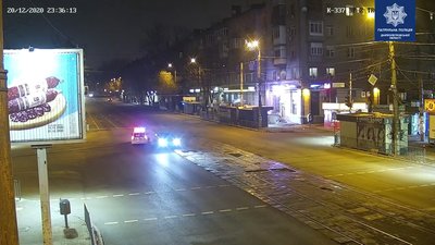 У Дніпрі патрульні затримали водія, який перевищував швидкість на автівці без номерів