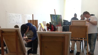 Це просто такий маленький крок, який людей трохи відволіче, – художник з Німеччини дав майстер-клас у Чернігові Це просто такий маленький крок, який людей трохи відволіче, – художник з Німеччини дав майстер-клас у Чернігові