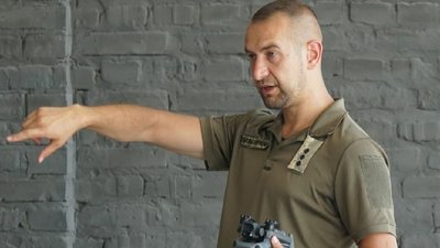 Андрій Гнатуш розповідає про керування дронами Андрій Гнатуш розповідає про керування дронами