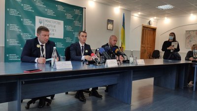 На Тернопільщині невакцинованих працівників деяких професій не допускатимуть до роботи – Ляшко