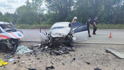 Три людини загинули внаслідок дорожньої аварії на Миколаївщині Три людини загинули внаслідок дорожньої аварії на Миколаївщині