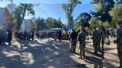 На Чернігівщині попрощалися з п'ятьма бійцями, які загинули на Херсонщині, Луганщині та Донеччині На Чернігівщині попрощалися з п'ятьма бійцями, які загинули на Херсонщині, Луганщині та Донеччині