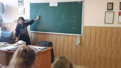 Учні першої черкаської гімназії вивчають китайську у вигляді гри Учні першої черкаської гімназії вивчають китайську у вигляді гри