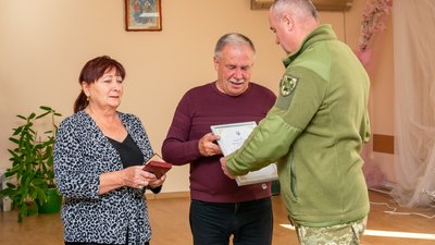 Родинам двох загиблих прикордонників вручили державні нагороди, 11 жовтня 2022. Фото: НАДПСУ Родинам двох загиблих прикордонників вручили державні нагороди, 11 жовтня 2022. Фото: НАДПСУ