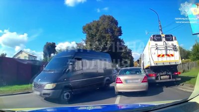 У Чернігові водій порушував ПДР та намагався втекти від поліцейських