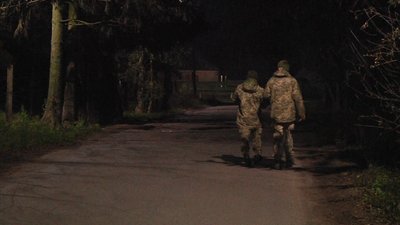Жителі Житомирщини у темну пору доби мають носити на одязі світлоповертальні елементи
