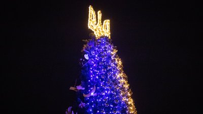 Різдво 2023 наближається: як виглядають ялинки у Києві, Ватикані, Лондоні, Празі та інших містах