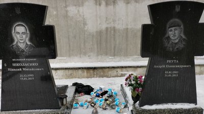 Суми, викинуте сміття біля могил бійців