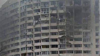 Російські війська завдали ракетний удар по багатоповерховому житловому масиву у центрі Чернігова Російські війська завдали ракетний удар по багатоповерховому житловому масиву у центрі Чернігова
