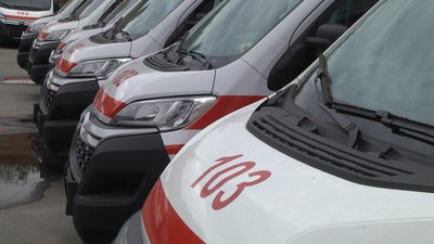 Екстрене поповнення на 19 мільйонів: на Хмельниччині придбали 10 нових автомобілів швидкої допомоги