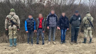 На Закарпатті двоє неповнолітніх супроводжували в Угорщину трьох військовозобов'язаних