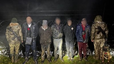 На Закарпатті затримали п'ятьох чоловіків, які хотіли перетнути кордон зі Словаччиною