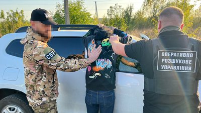 Трьох закарпатців підозрюють у незаконному переправленні чоловіків за кордон