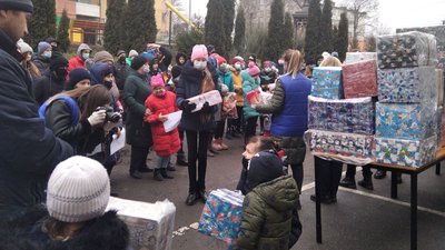 У Тернополі відбувається акція "Різдвяний подарунок" У Тернополі відбувається акція "Різдвяний подарунок"