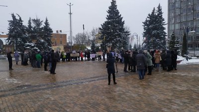 "За живу школу!": акція проти дистанційного навчання проходить у Вінниці "За живу школу!": акція проти дистанційного навчання проходить у Вінниці