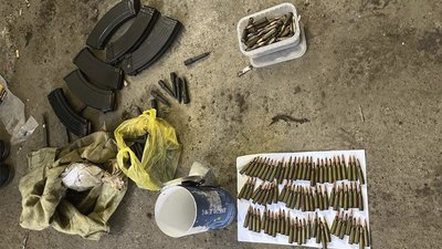 Бойова граната та кулемет Калашникова: на Вінниччині викрили постачання зброї із зони бойових дії Бойова граната та кулемет Калашникова: на Вінниччині викрили постачання зброї із зони бойових дії