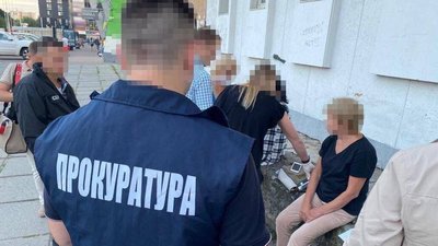 Правоохоронці затримали експрацівницю ДАБІ Правоохоронці затримали експрацівницю ДАБІ