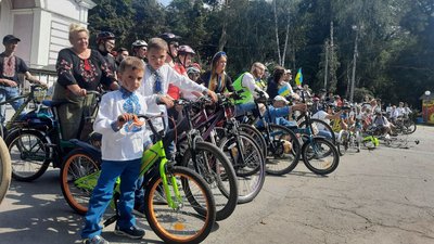 У Вінниці проходить велозаїзд у вишиванках У Вінниці проходить велозаїзд у вишиванках