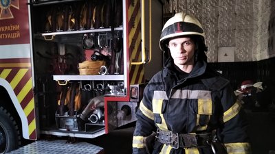 Президент України нагородив ордeном "За мужніcть" III cтупeня житомирянина Дениса Кравченка