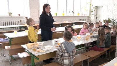 "І в другій годині ночі приходили": як в умовах відключень світла кухарі готують сніданки та обіди для школярів Луцька "І в другій годині ночі приходили": як в умовах відключень світла кухарі готують сніданки та обіди для школярів Луцька