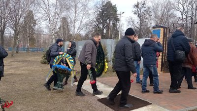 "Був людиною-віддушиною": у Сумах попрощались із 46-річним оборонцем України Володимиром Устименком "Був людиною-віддушиною": у Сумах попрощались із 46-річним оборонцем України Володимиром Устименком